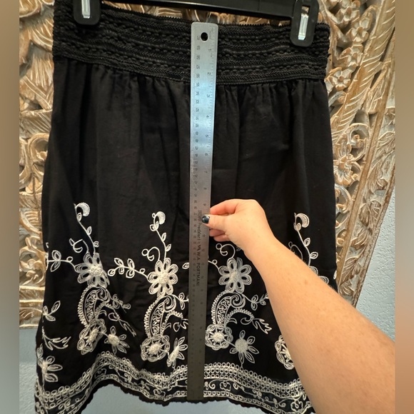 Studio West Apparel Black w/ Cream Embroidery Trim- size S & 24.5”L - Picture 10 of 11